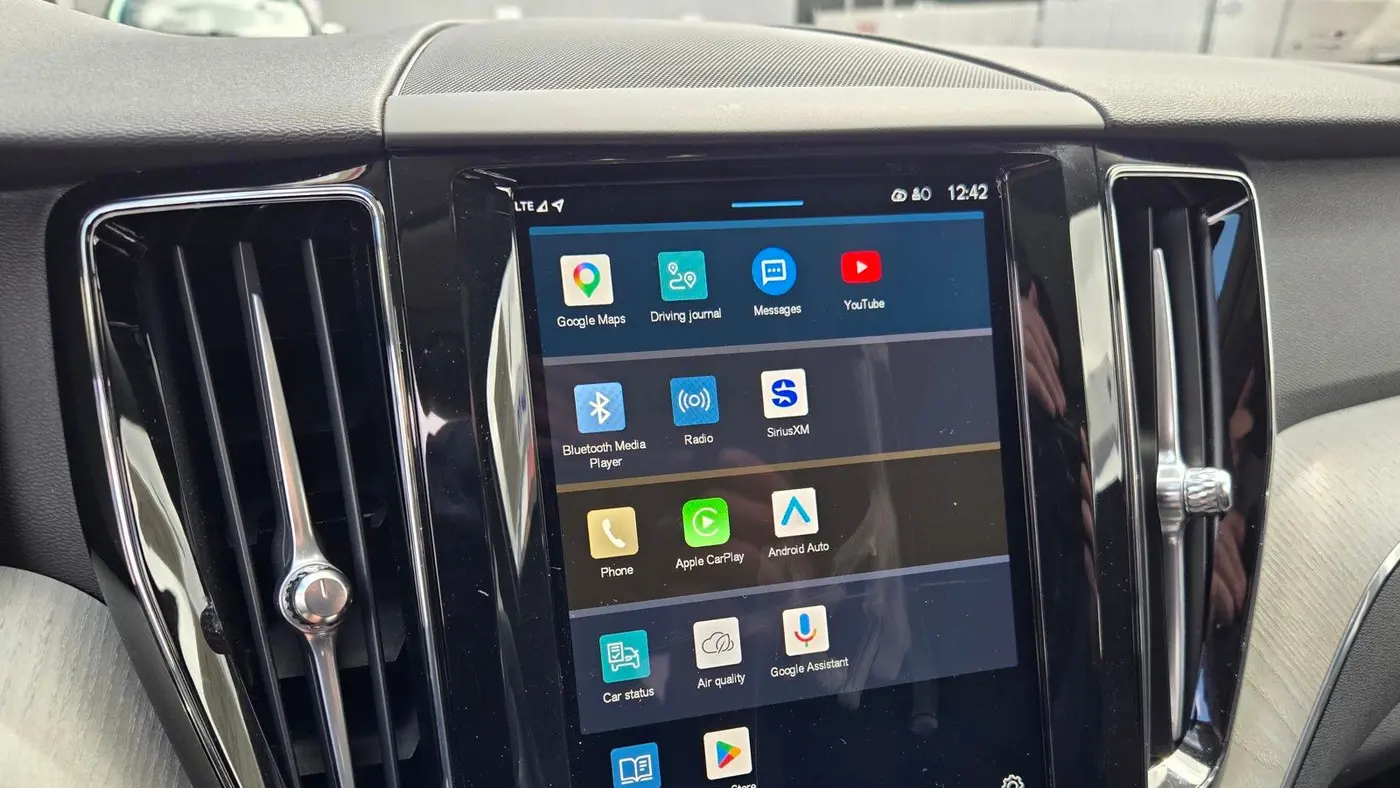 2025 Volvo XC60 B5 Plus Dark Theme
