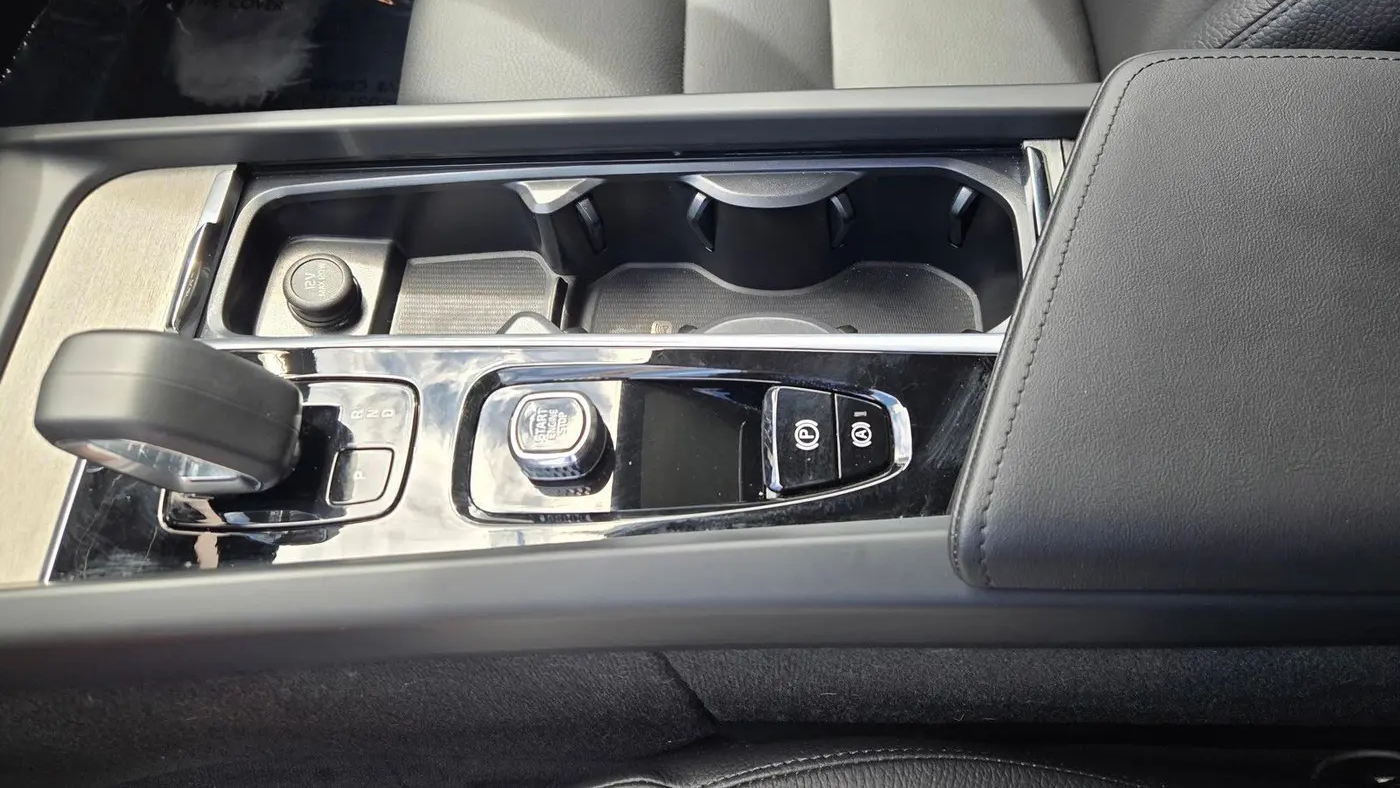 2025 Volvo XC60 B5 Plus Dark Theme