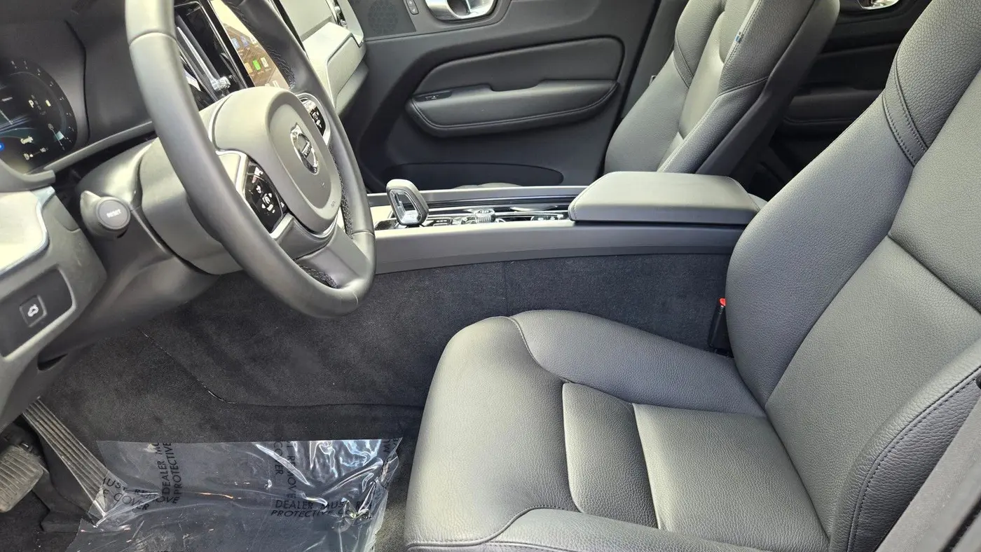 2025 Volvo XC60 B5 Plus Dark Theme