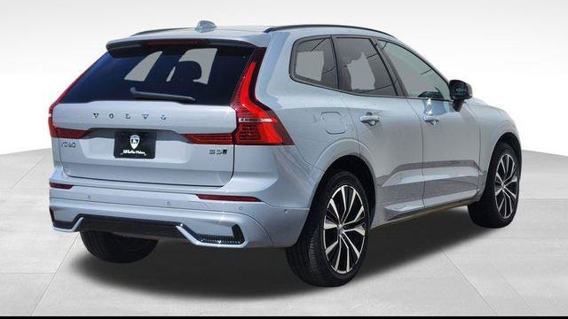 2025 Volvo XC60 B5 Plus Dark Theme