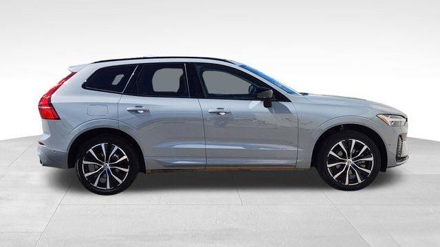 2025 Volvo XC60 B5 Plus Dark Theme