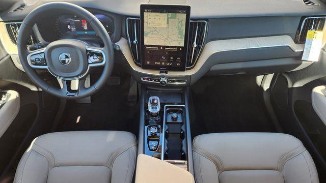2026 Volvo XC60 B5 Plus