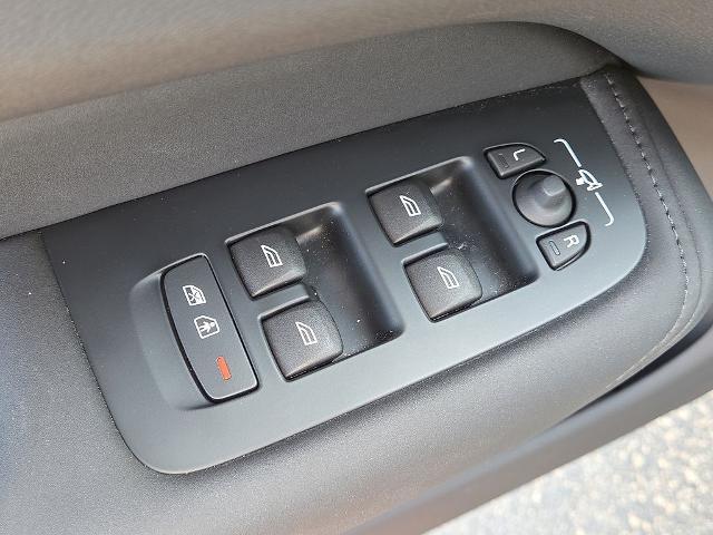 2026 Volvo XC60 - $41,795