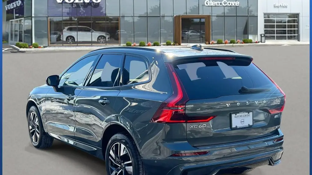 2026 Volvo XC60 B5 Plus