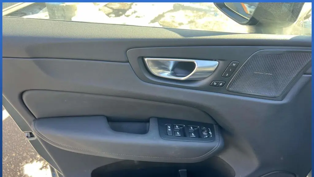 2026 Volvo XC60 B5 Plus