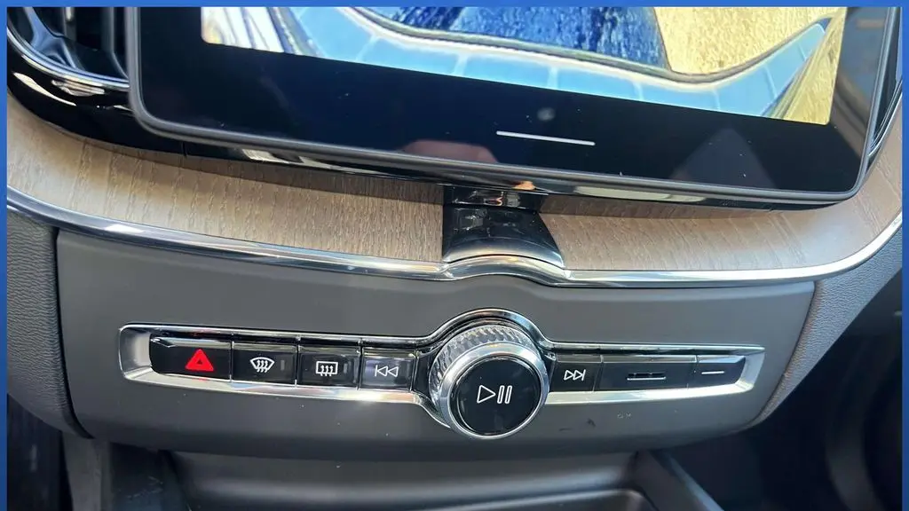 2026 Volvo XC60 B5 Plus