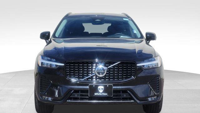2025 Volvo XC60 B5 Plus Dark Theme