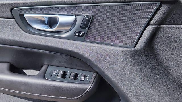 2025 Volvo XC60 B5 Plus Dark Theme