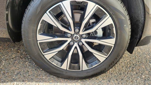 2025 Volvo XC60 B5 Plus Dark Theme