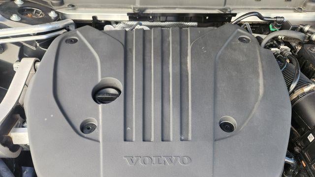 2025 Volvo XC60 B5 Plus Dark Theme