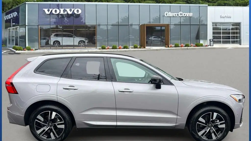 2026 Volvo XC60 B5 Plus