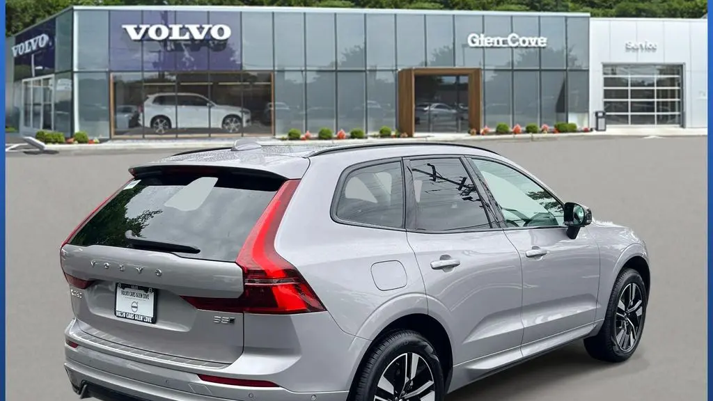 2026 Volvo XC60 B5 Plus