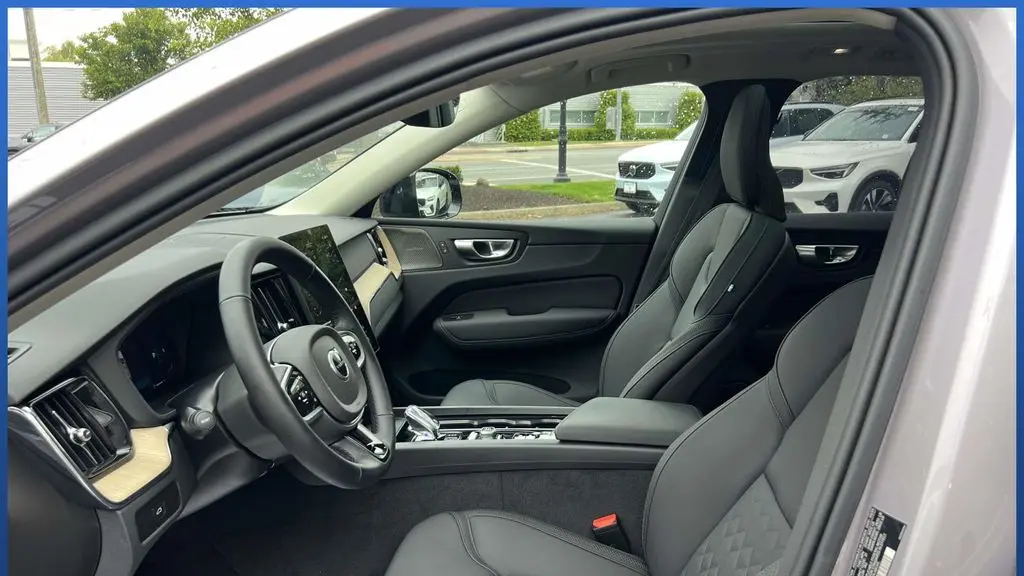 2026 Volvo XC60 B5 Plus