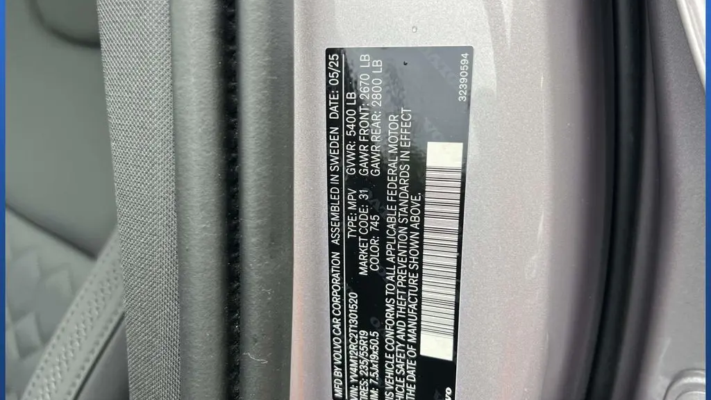 2026 Volvo XC60 B5 Plus