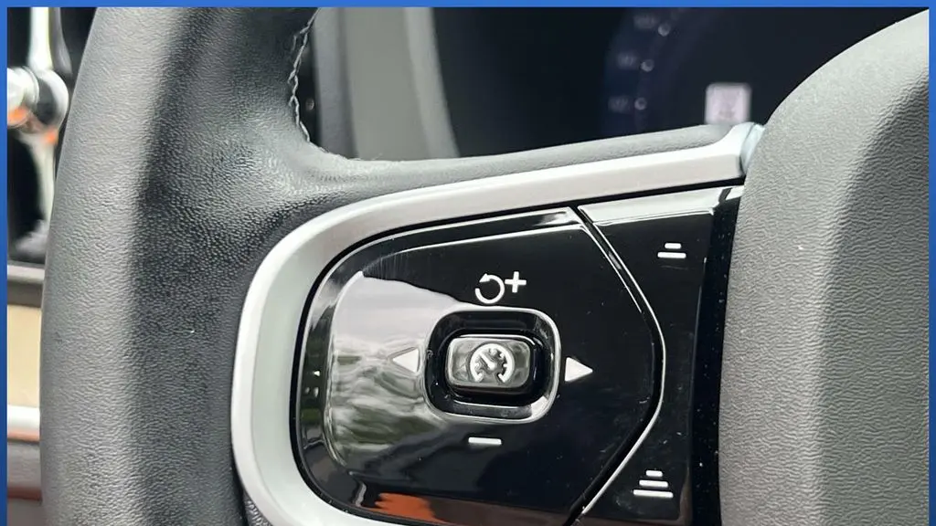 2026 Volvo XC60 B5 Plus