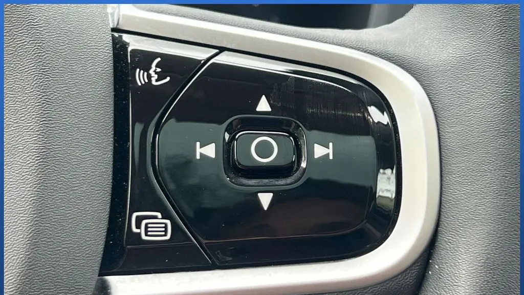 2026 Volvo XC60 B5 Plus