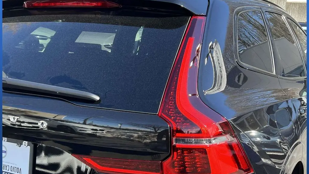 2026 Volvo XC60 B5 Plus