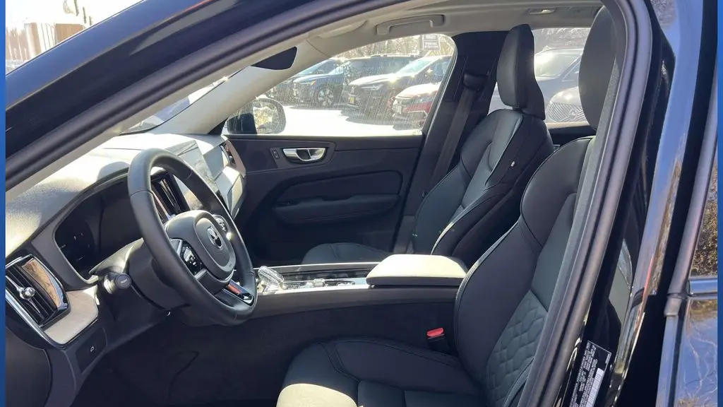 2026 Volvo XC60 B5 Plus