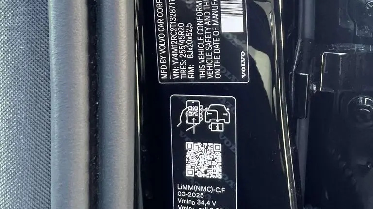 2026 Volvo XC60 B5 Plus
