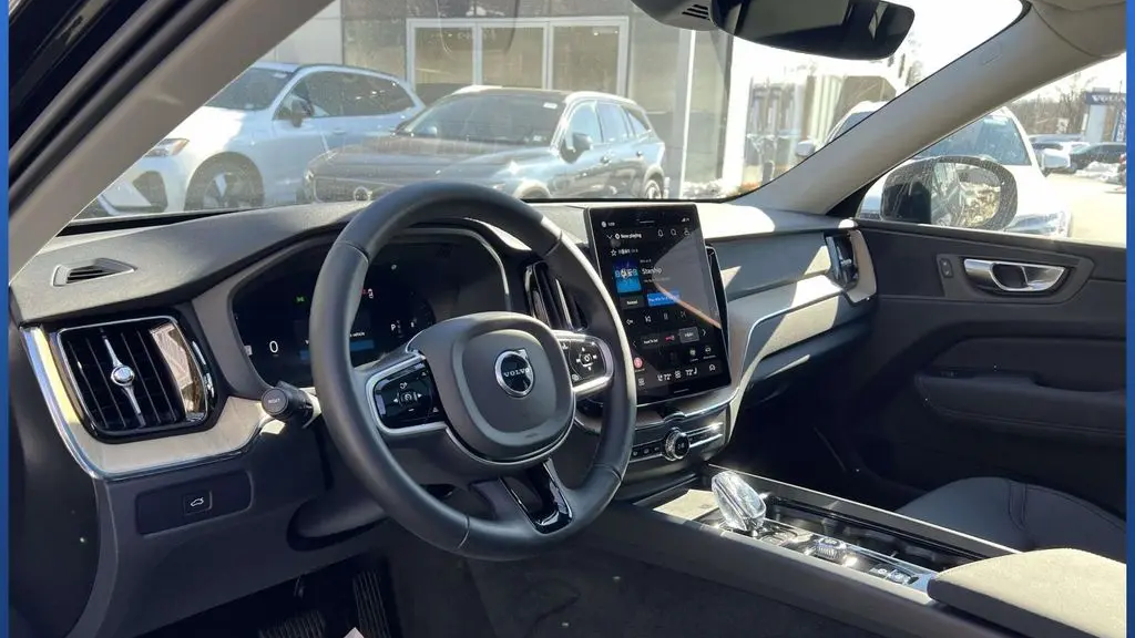 2026 Volvo XC60 B5 Plus