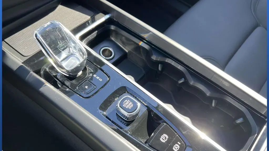 2026 Volvo XC60 B5 Plus