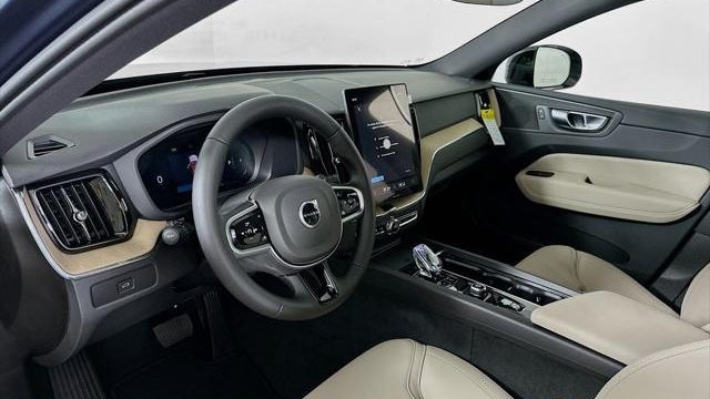 2026 Volvo XC60 B5 Plus