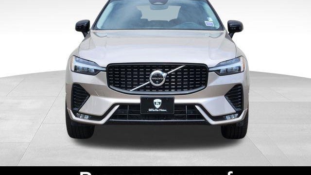 2025 Volvo XC60 B5 Plus Dark Theme