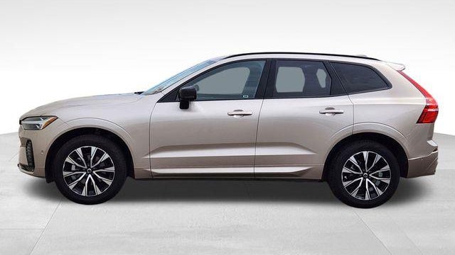 2025 Volvo XC60 B5 Plus Dark Theme