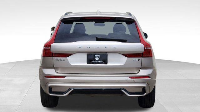 2025 Volvo XC60 B5 Plus Dark Theme