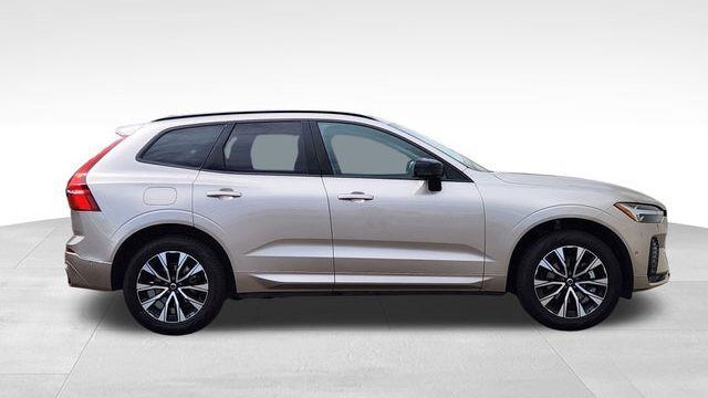2025 Volvo XC60 B5 Plus Dark Theme