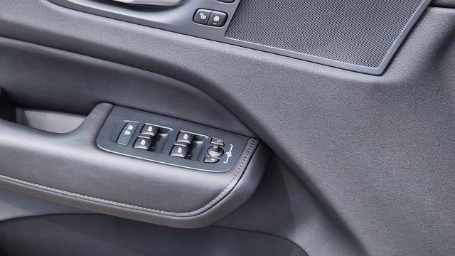 2025 Volvo XC60 B5 Plus Dark Theme