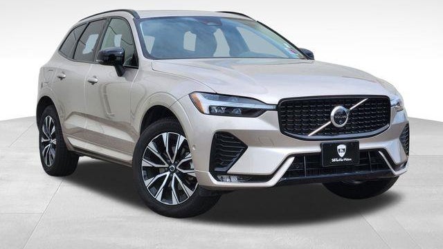 2025 Volvo XC60 B5 Plus Dark Theme