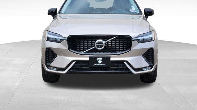 2025 Volvo XC60 B5 Plus Dark Theme