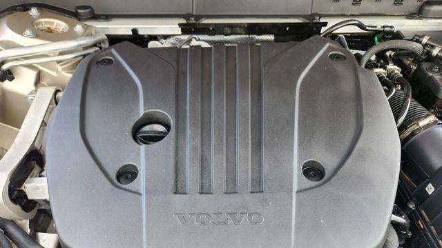 2025 Volvo XC60 B5 Plus Dark Theme