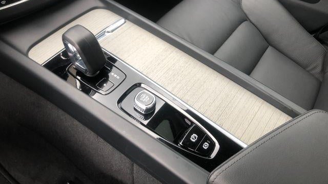2025 Volvo XC60 B5 Plus Dark Theme