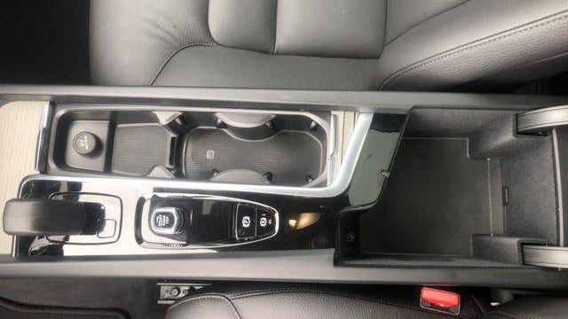2025 Volvo XC60 B5 Plus Dark Theme