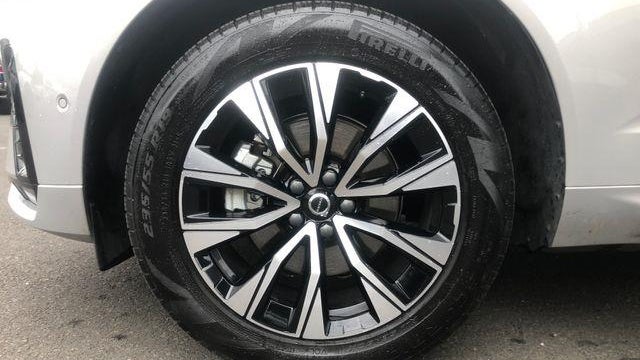 2025 Volvo XC60 B5 Plus Dark Theme