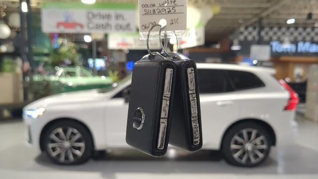 2025 Volvo XC60 B5 Plus Dark Theme