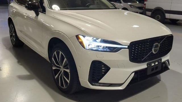 2025 Volvo XC60 B5 Plus Dark Theme