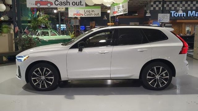 2025 Volvo XC60 B5 Plus Dark Theme