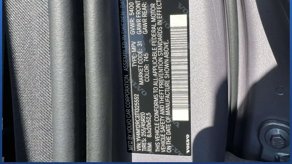 2026 Volvo XC60 B5 Plus