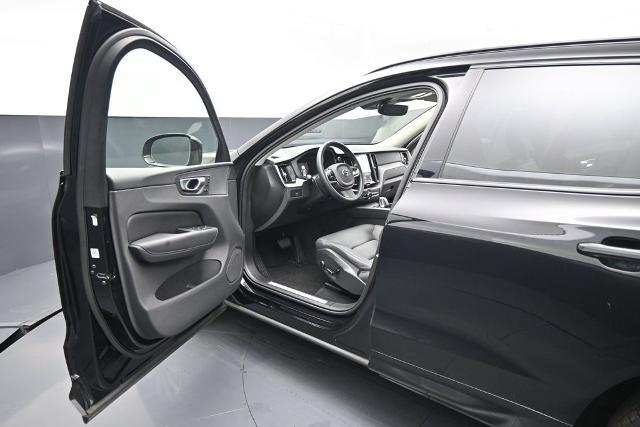 2025 Volvo XC60 - $39,326