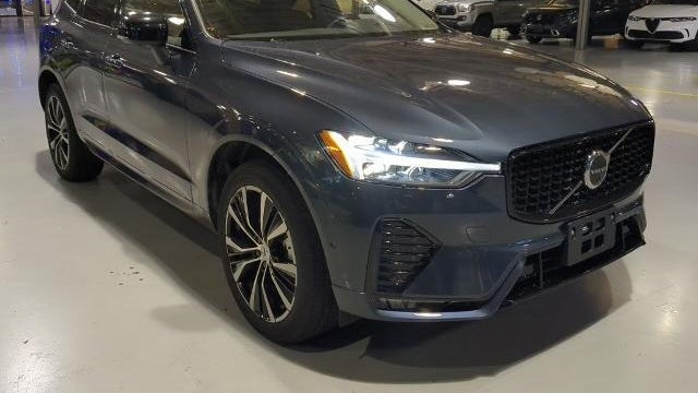 2025 Volvo XC60 B5 Plus Dark Theme