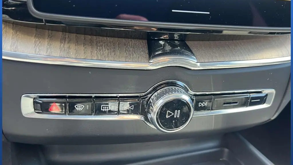 2026 Volvo XC60 B5 Plus