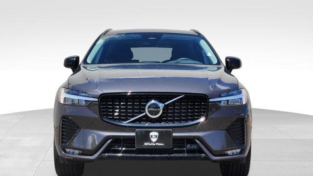 2025 Volvo XC60 B5 Plus Dark Theme