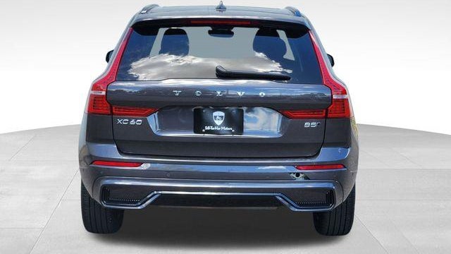 2025 Volvo XC60 B5 Plus Dark Theme