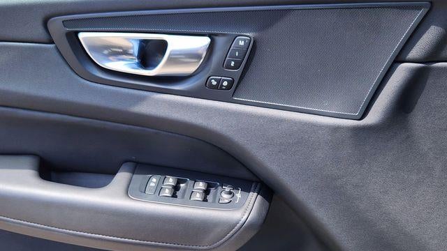 2025 Volvo XC60 B5 Plus Dark Theme
