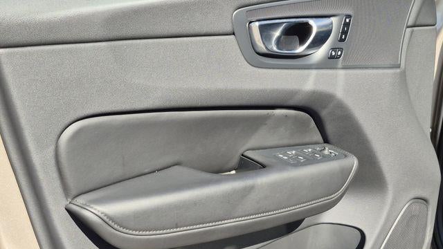 2025 Volvo XC60 B5 Plus Dark Theme