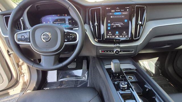 2025 Volvo XC60 B5 Plus Dark Theme