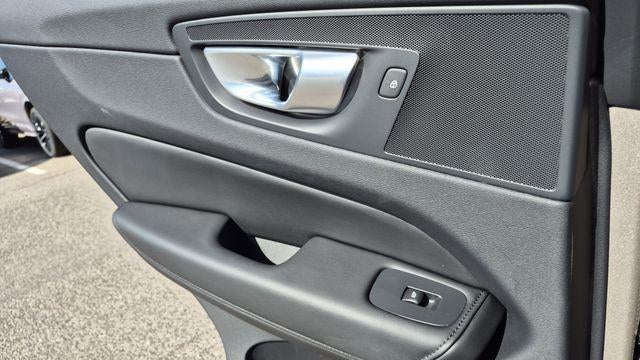 2025 Volvo XC60 B5 Plus Dark Theme
